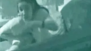 Η Gwen Diamond κάνει άτακτο χειραψία