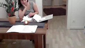 Busty μαύρη γκόμενα πληρώνει με δονητή στην κρεβατοκάμαρα