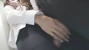 Gloryhole ώριμη πόρνη παίρνει τρυπημένα μουνί σκατά