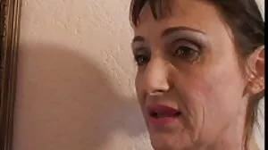 Ο έβενος έφηβος οργώνεται