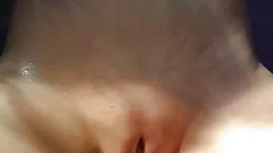 Η Lexie Starr παίζει με το μεγάλο της δονητή
