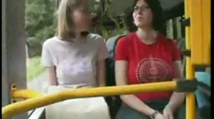 Ευρωπαία λεσβία κοπέλα με γροθιά