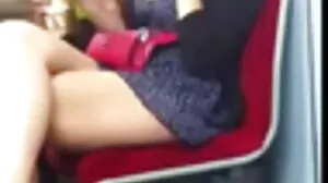 Η χοντρή γιαγιά δείχνει στον νεαρό Lezbo λίγη αγάπη