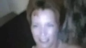 Γκέι ζευγάρι με ξανθιά