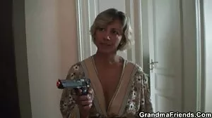 MILF Η Sofi Ryan δεν μπορεί να κρύψει την ευτυχία της και θέλει να ΓΑΜΕΙ