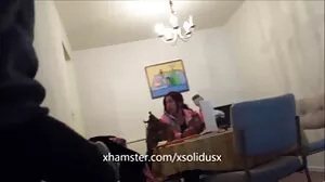 Η Horny Brunette Milf Τρυπιέται διπλά στην ύπαιθρο