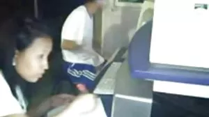 Κοκκινομάλλα τσούλα στη δημόσια τουαλέτα γαμ