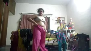 Η μαμά MILF περνάει ποιοτικό χρόνο με τον θετό της γιο