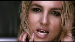 Hot MILF με piercing που γαμήθηκε από νεαρό άνδρα