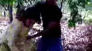 Η κοκκινομάλλα BBW πόρνη λατρεύει τον έβενο κόκορα