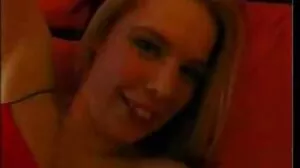 Η Hot Busty Chick λατρεύει να κάνει το μουνί της
